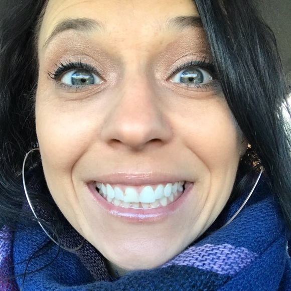 Meet your Posher, Joellen - Picture 2 of 6